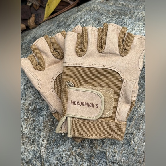 McCormick's Tan Fingerless Gloves - Picture 1 of 4